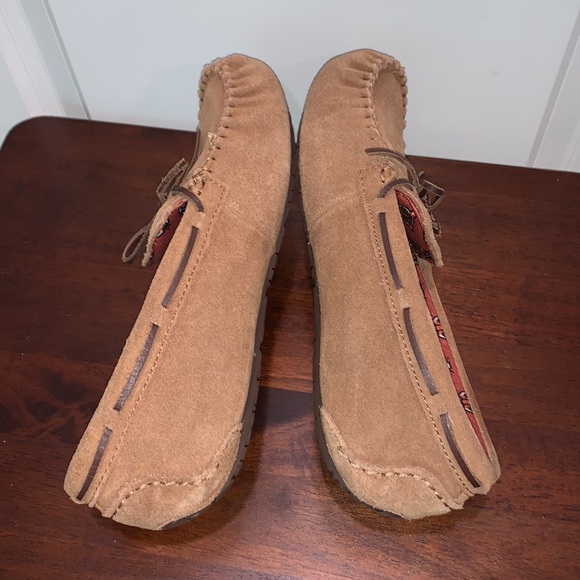 UGG BRAND NEW SIZE 7-71/2 CHESTNUT SLIPPERS - Picture 7 of 8